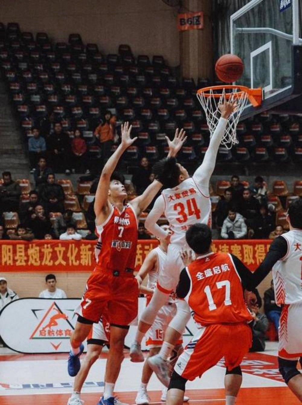 窗口期纽约尼克斯强势反弹——CBA季后赛节点到来，球迷炸锅，球队文化再被提及的简单介绍